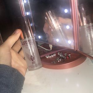 Charolette tillbury, Airbrush flawless setting spray.